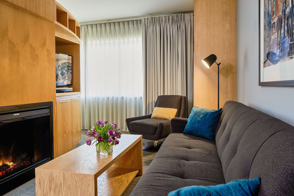Signature Suite (Luxury) - Photo 3