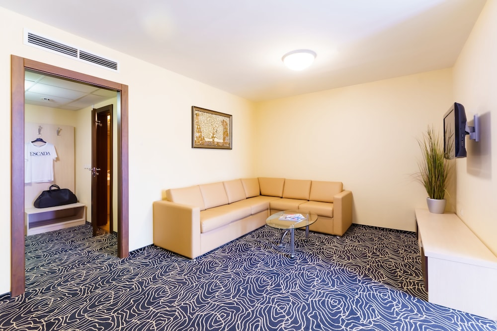 Apartment photo 2
