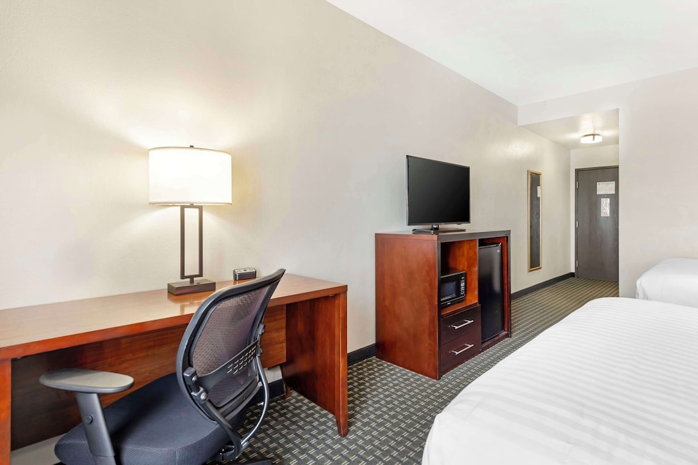 Standard Room, 2 Queen Beds, Accessible, Bathtub - Photo 2