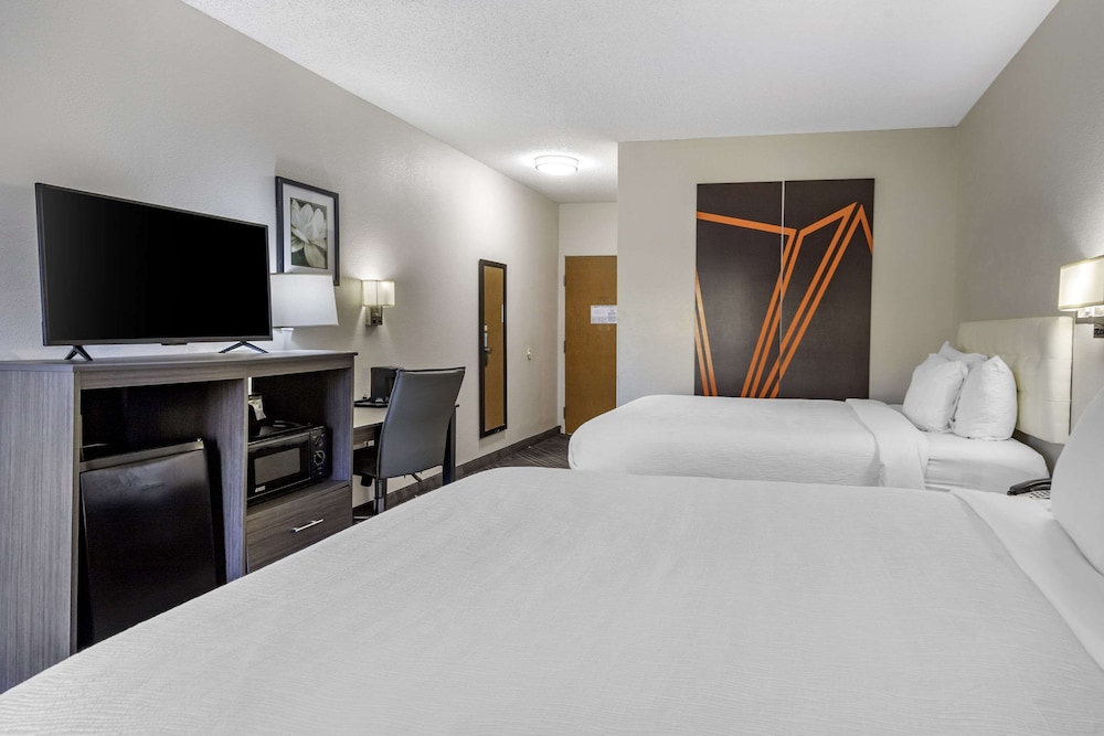 Standard Room, 2 Queen Beds, Non Smoking - Photo 2