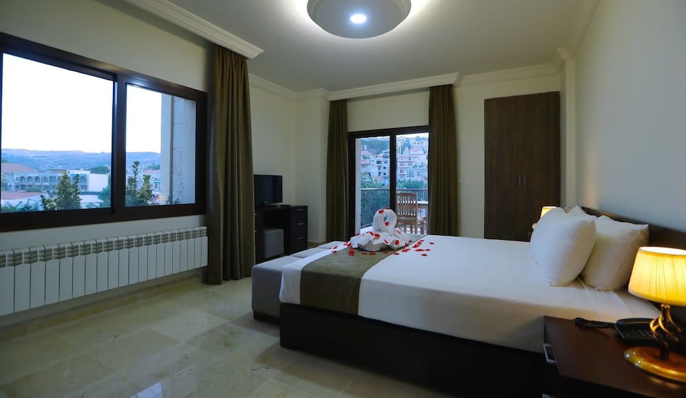 Junior Suite, 1 King Bed photo 2