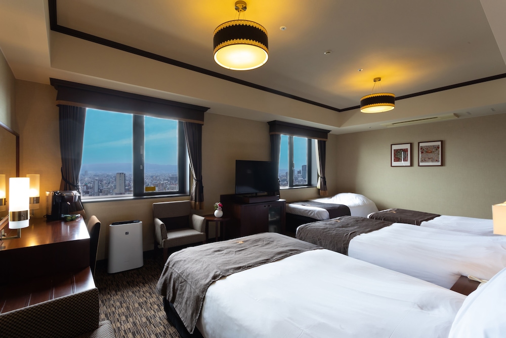 Deluxe Twin Room, Non Smoking, City View (High Floor) thumbnail 5