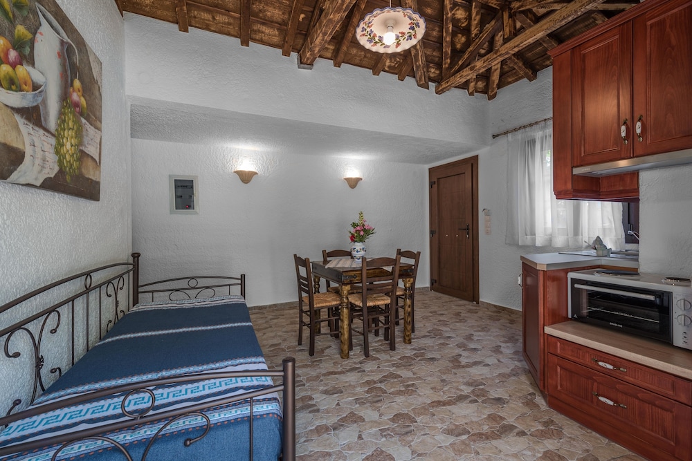 Comfort Apartment, Multiple Beds, Pool View photo 3