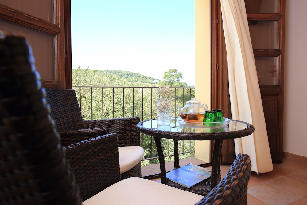 Deluxe Double Room, Garden View - Photo 4