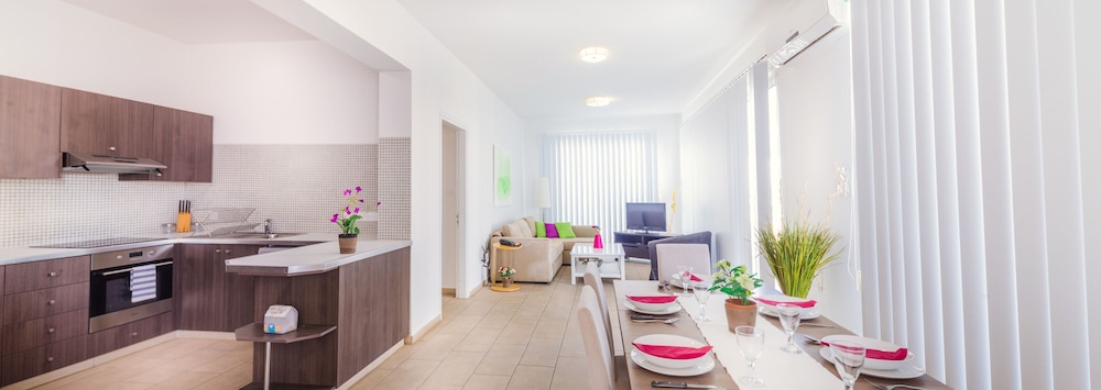 Luxury Suite, 3 Bedrooms, Partial Sea View (eightfold occupancy)