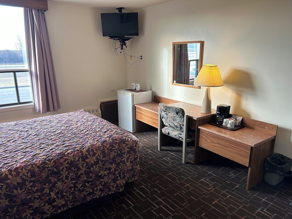 Standard Room, 1 Queen Bed, Smoking photo 2