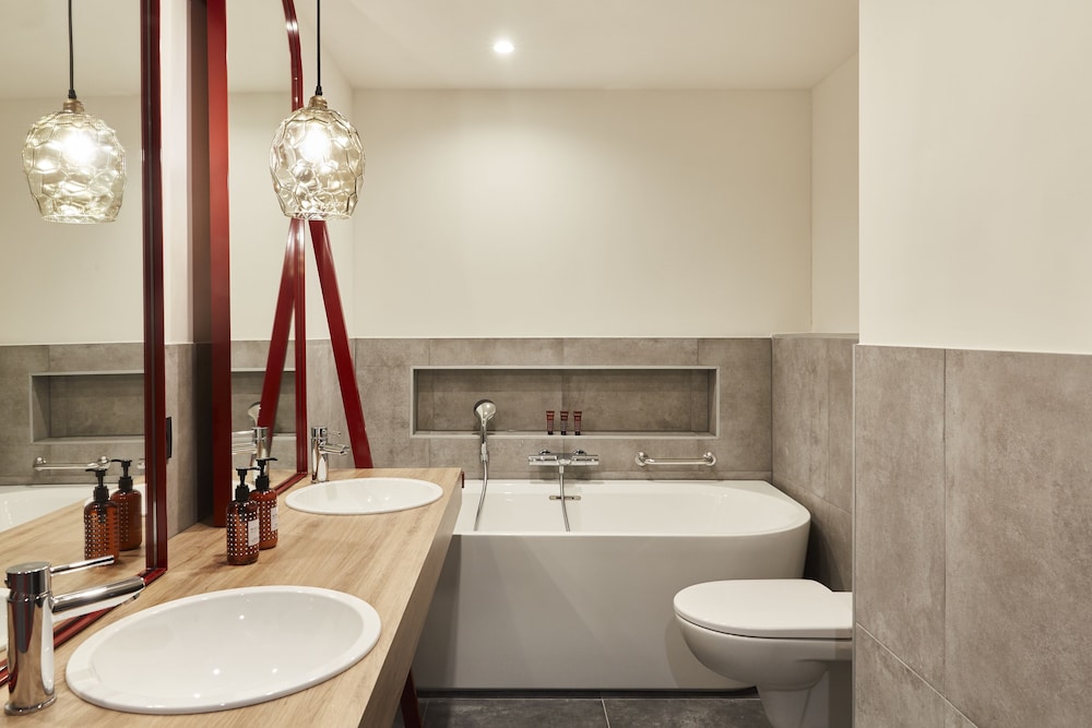 Suite, 1 Double Bed, Courtyard View - Photo 10
