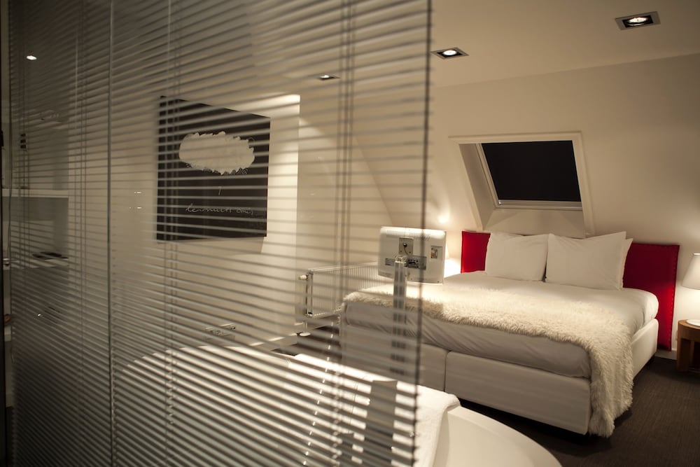 Suite L