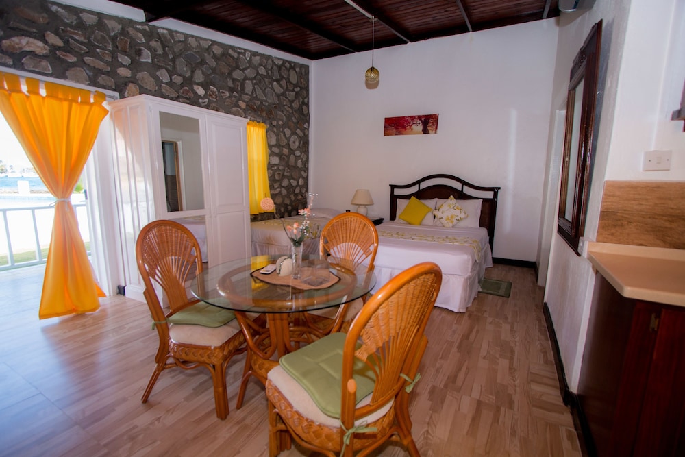 Bungalow, Multiple Beds, Pool View photo 1