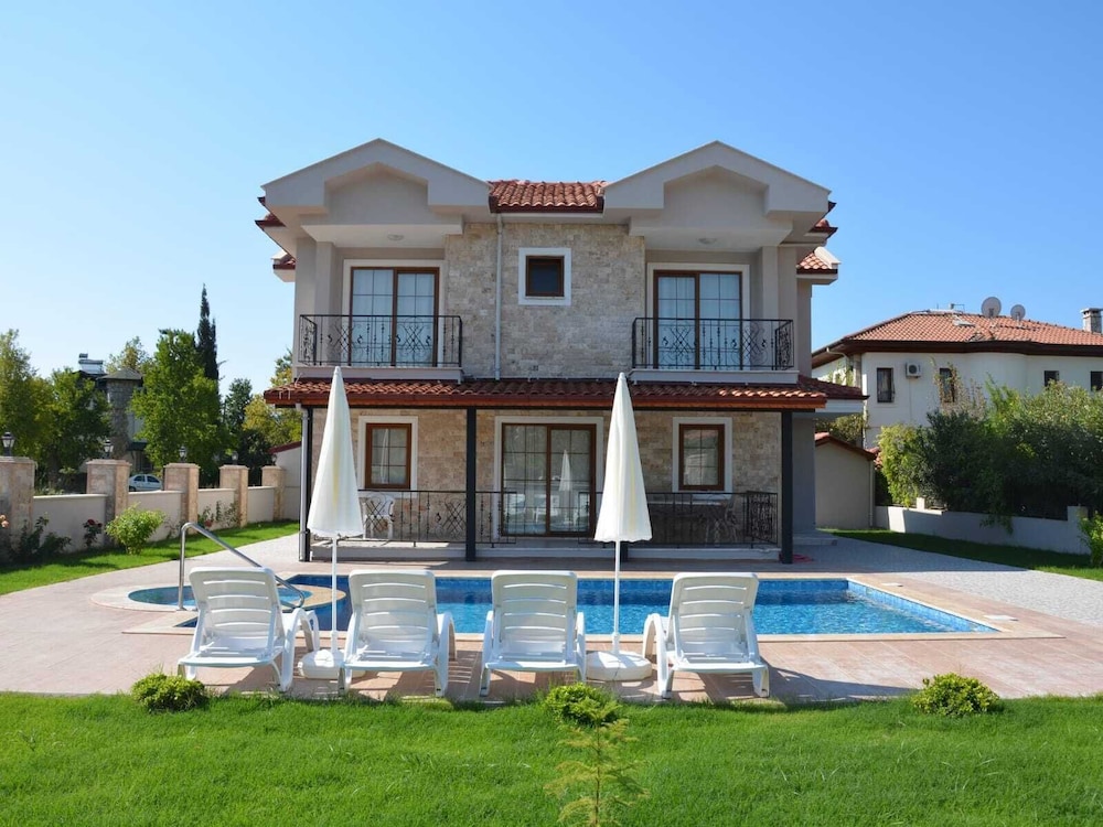 Villa photo 2