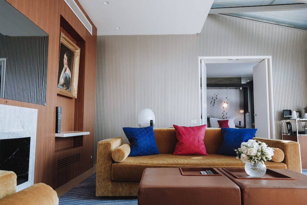 Eiffel Terrace Suite photo 3