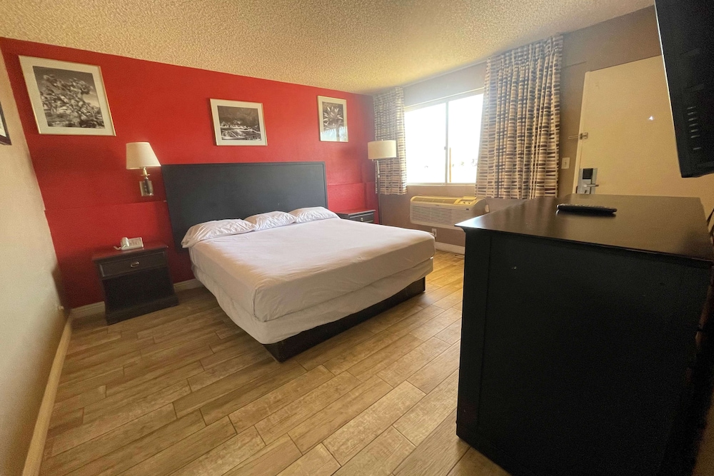 2 King Beds, Deluxe Suite, Kitchenette, Non-Smoking - Photo 5