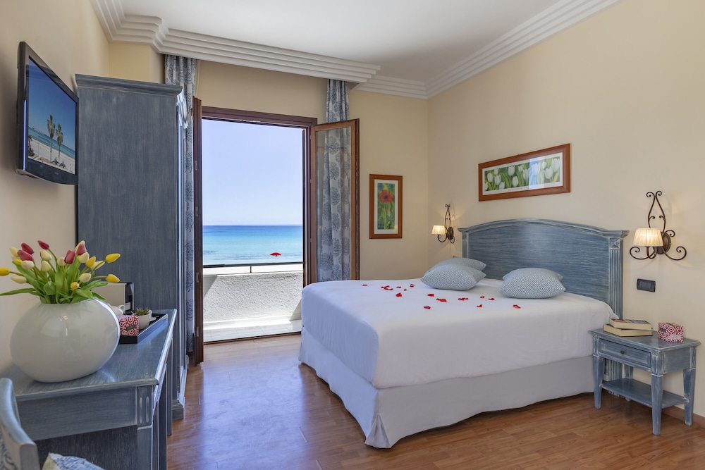 Superior Double Room, Beach View - Photo 6