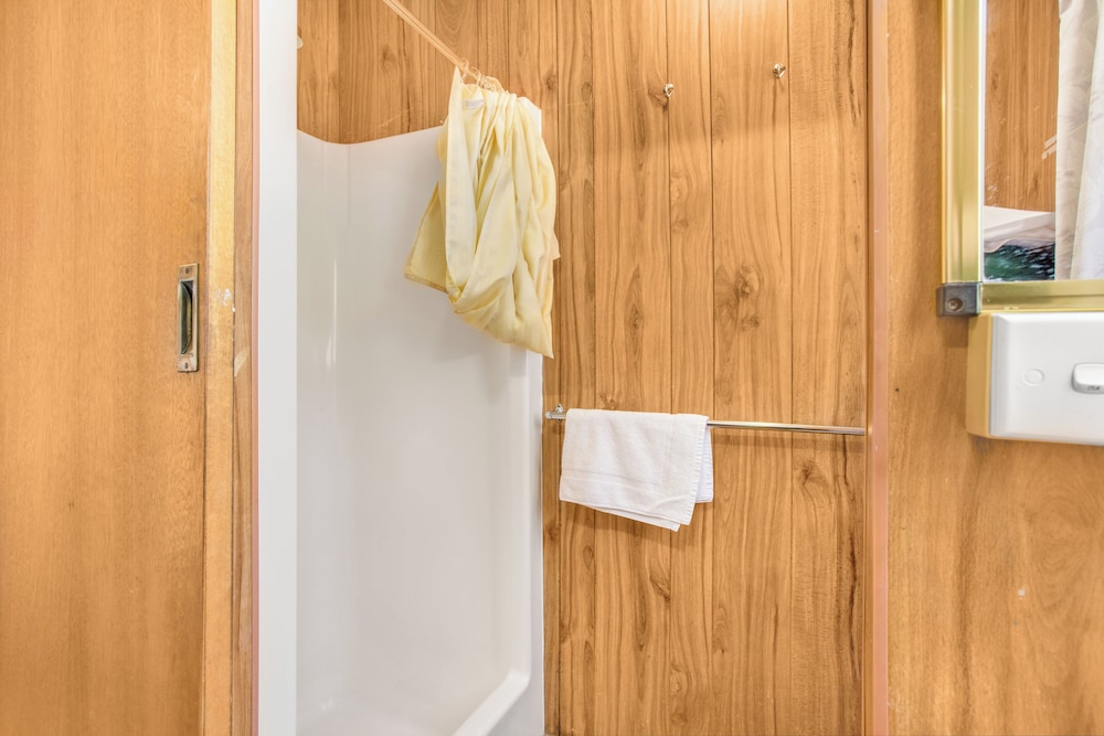 Budget One Bedroom Park Cabin photo 2