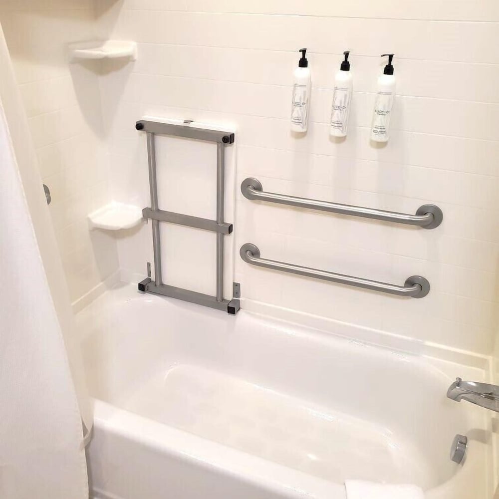 Room, 2 Queen Beds (Mobility Accessible, Tub)