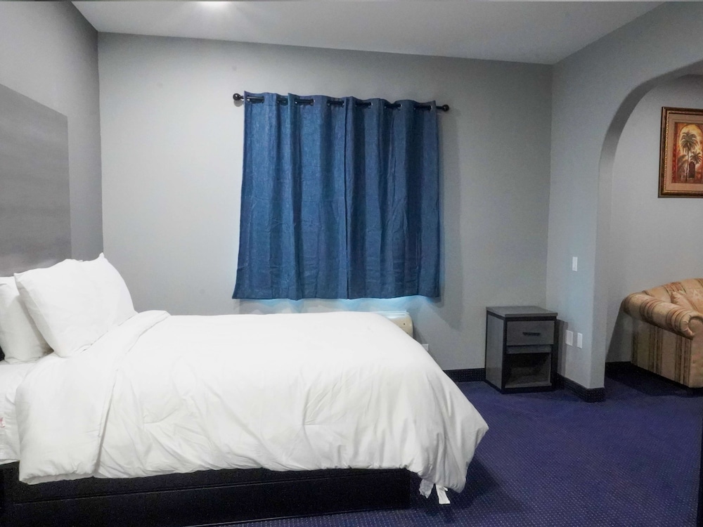 Suite, 1 Queen Bed, Non Smoking (Jacuzzi) - Photo 5