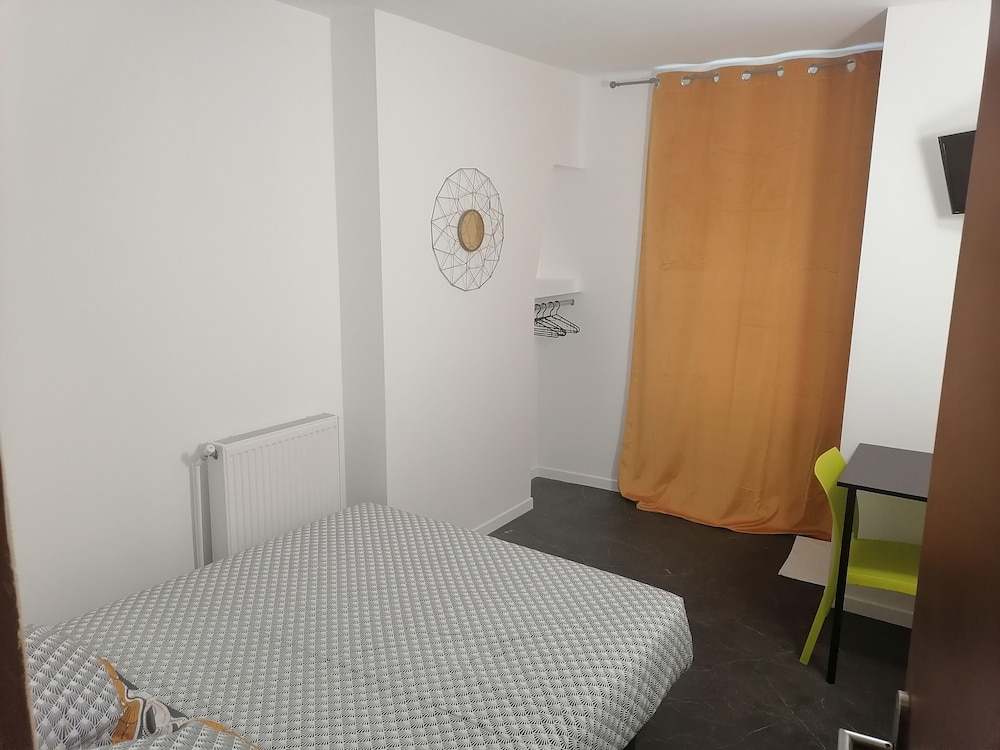 Twin Room, Shared Bathroom