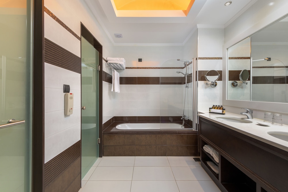 Junior Suite, Pool View (Adults Only) photo 3