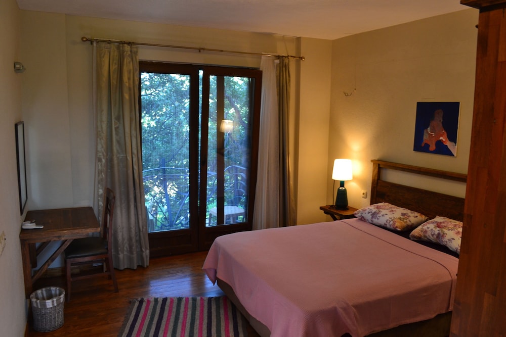 Basic Double Room photo 1