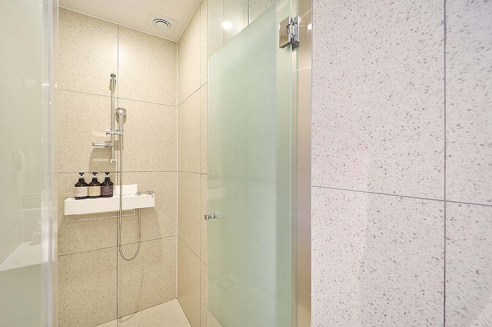 Standard Double Room - Photo 7