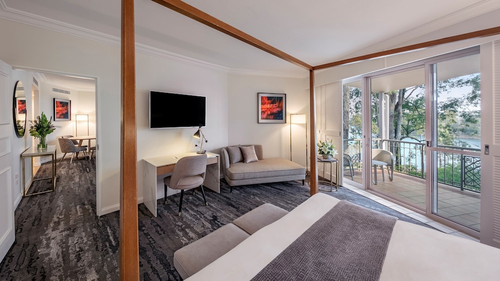 Suite, 1 King Bed with Sofa bed, Garden View (Homestead) - Photo 3
