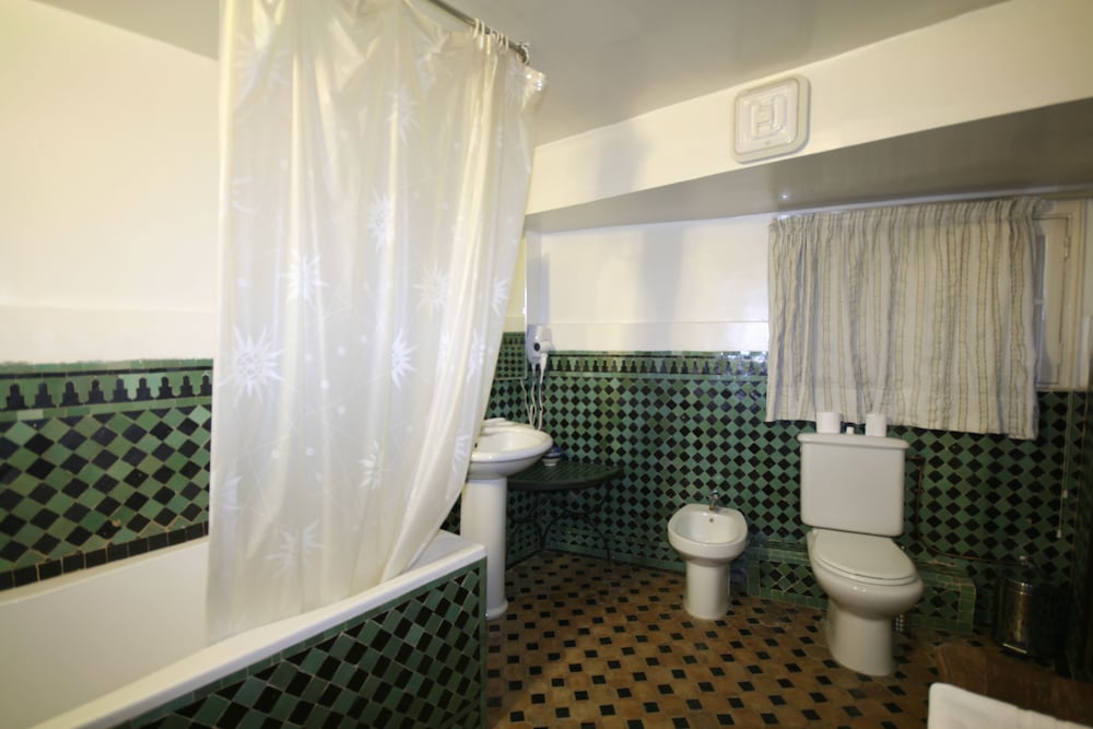 Royal Suite, Courtyard View - Photo 13