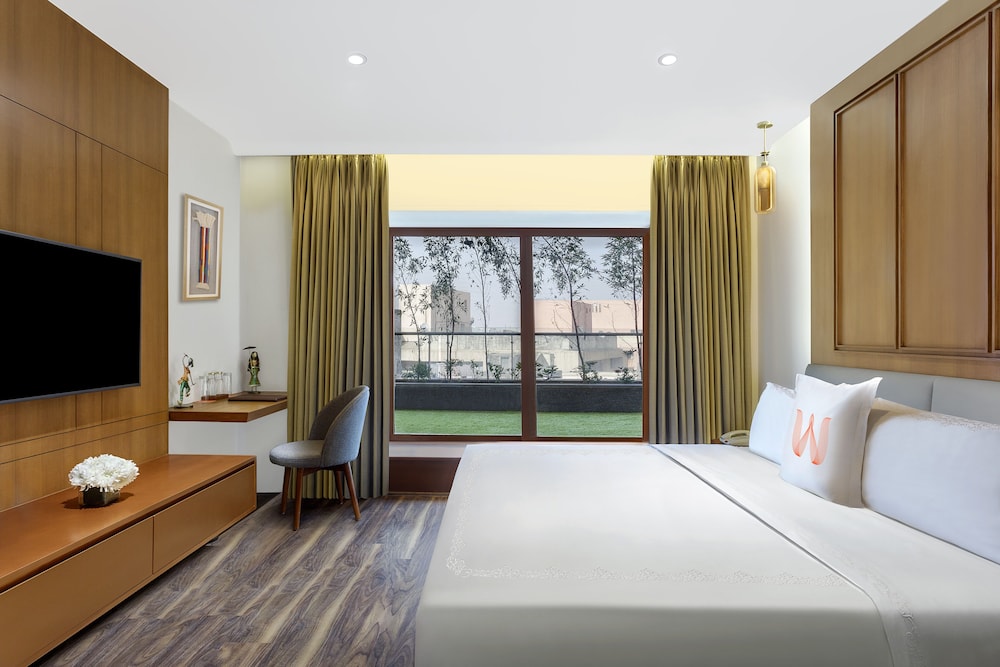 Suite, 1 King Bed (Executive Suite) photo 1