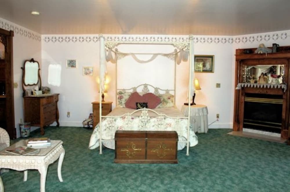Room, Private Bathroom (Garden Vue Suite)