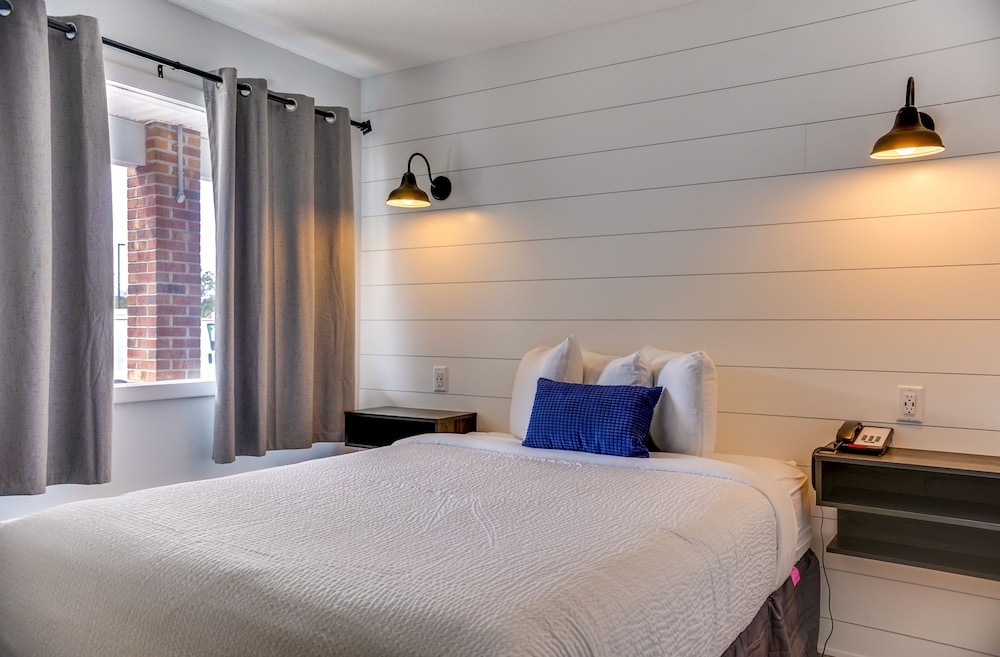 Standard Room, 1 Queen Bed - Photo 2
