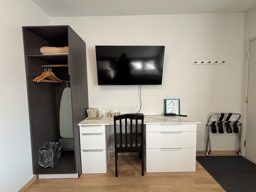 Deluxe Suite, 2 Queen Beds, Kitchen, Ground Floor photo 3