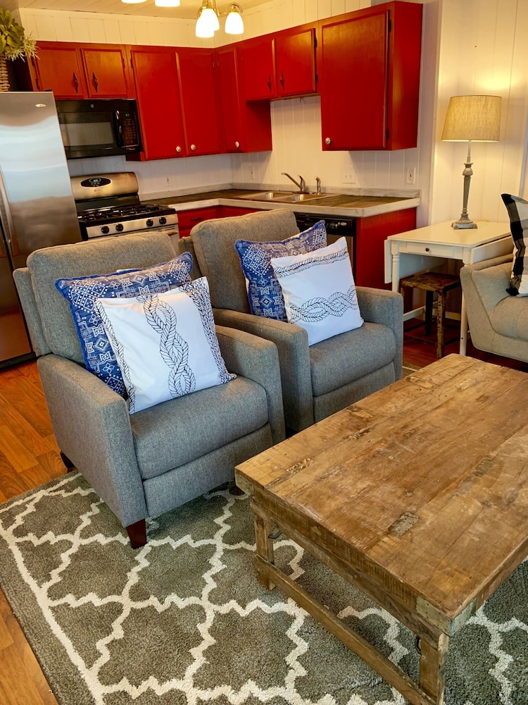 Deluxe Condo, 1 Bedroom, Kitchen, Beachfront photo 3