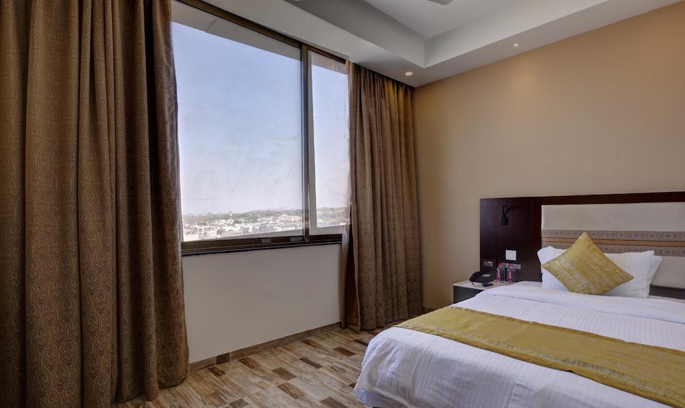 Deluxe Double or Twin Room - Photo 6