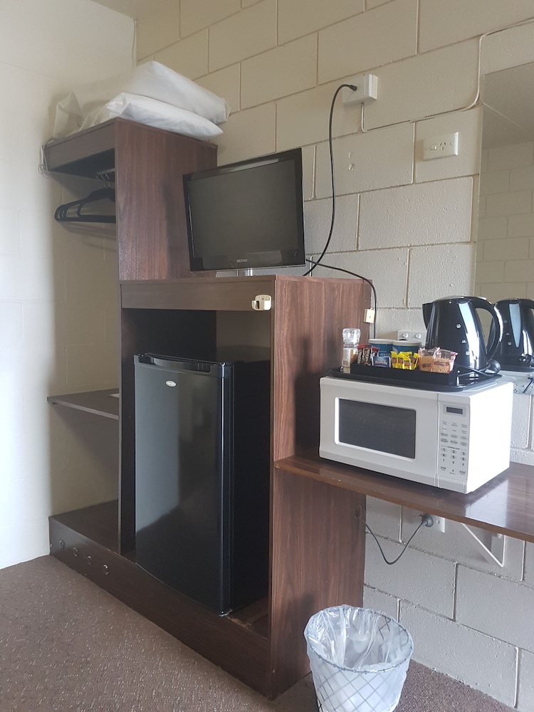 Standard Double Room, 1 Queen Bed, Microwave photo 2