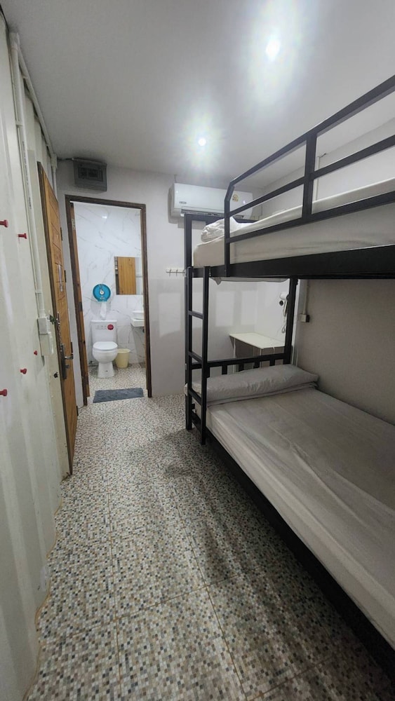 Bunk Bed for 4 with Private Bathroom photo 2