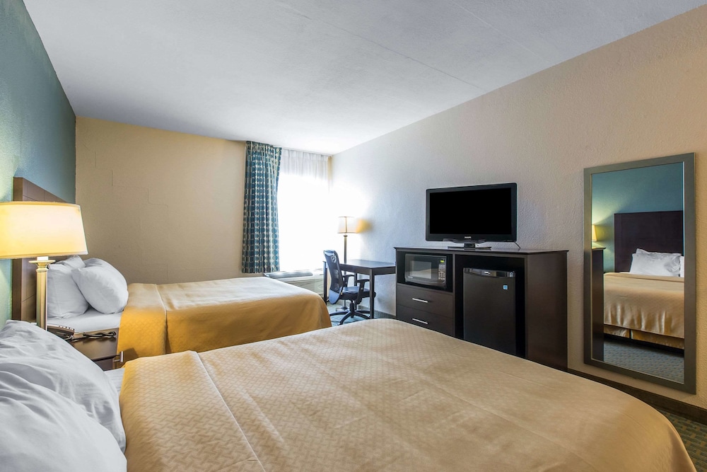 Standard Room, 2 Queen Beds, Non Smoking - Photo 4