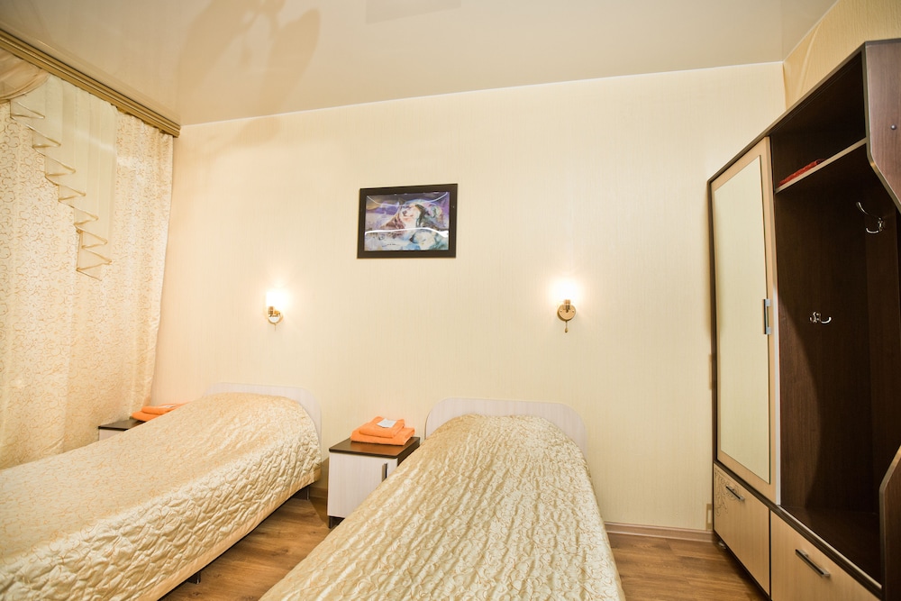 Economy Twin Room, Shared Bathroom