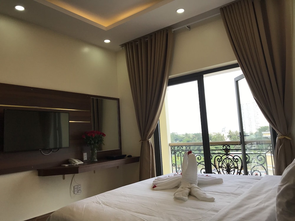 Luxury Room, 1 King Bed, Balcony, River View - Photo 4