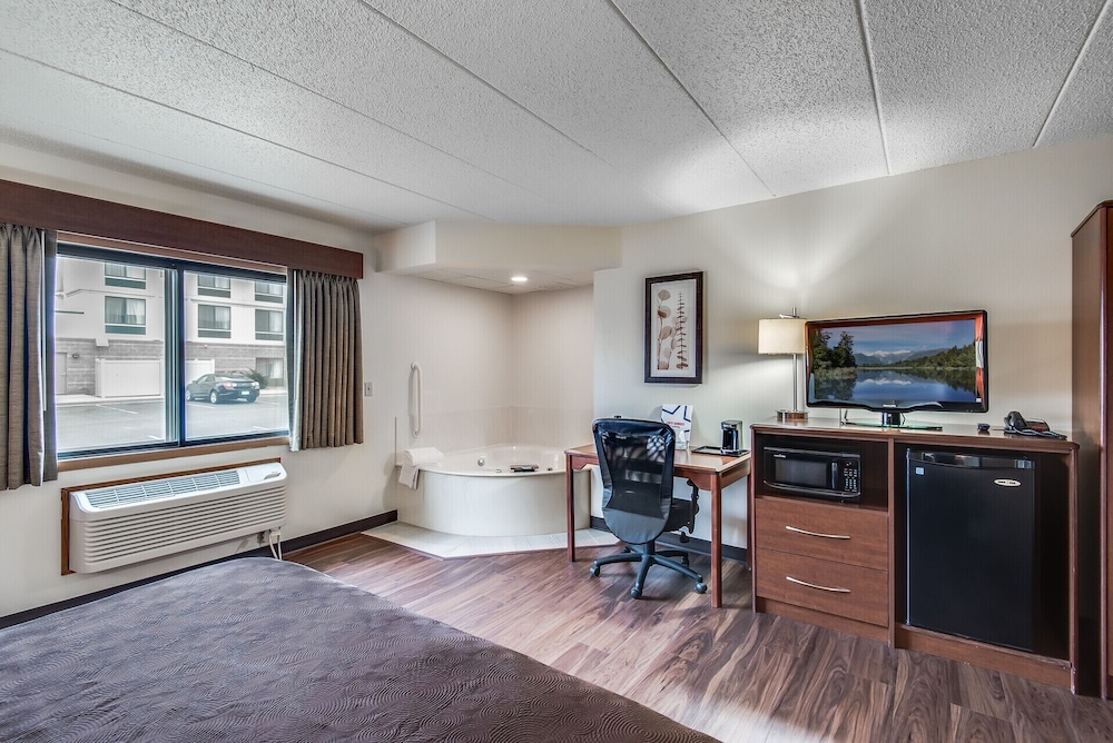 Superior Suite, 1 King Bed, Non Smoking - Photo 5