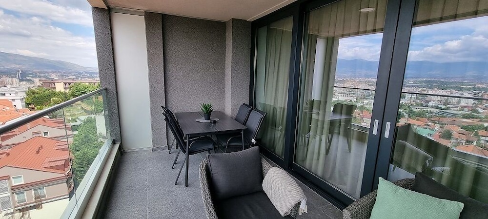 The Skyview Suite photo 2