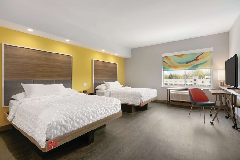 Room, 2 Queen Beds, Accessible, Bathtub photo 1