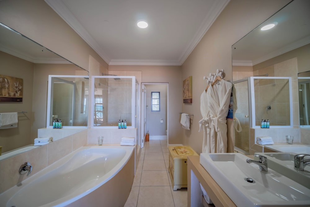 Deluxe Room, 1 Bedroom, Ocean View, Oceanfront photo 3
