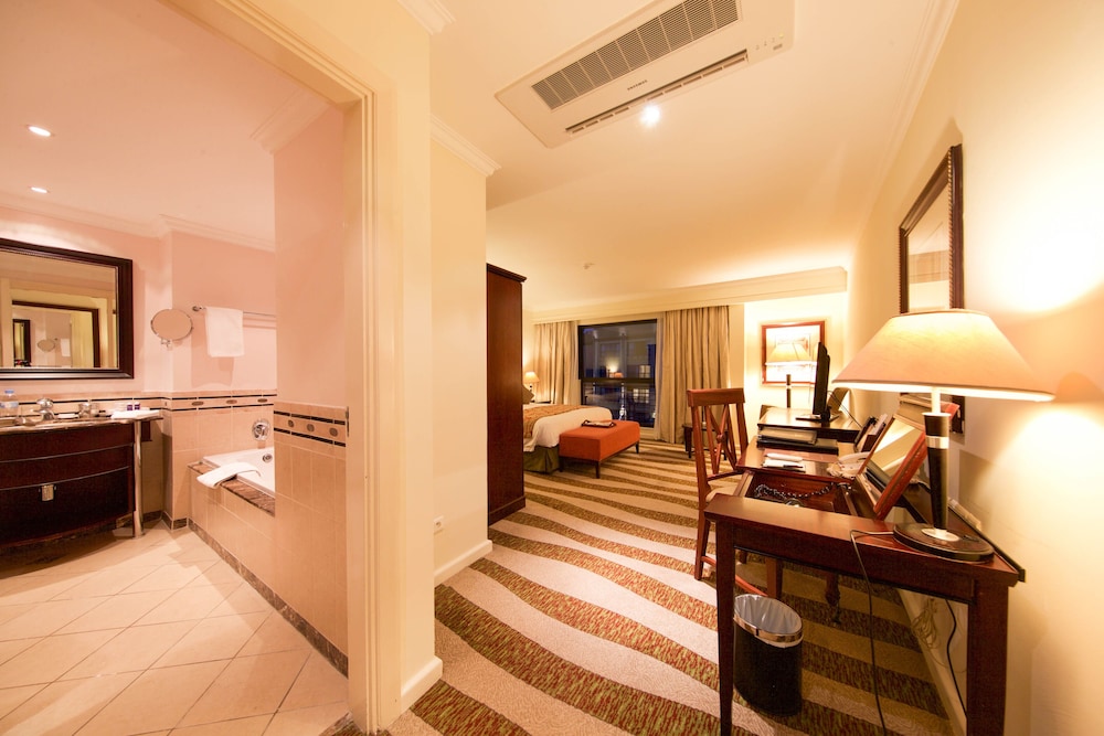 Deluxe Room - Photo 3