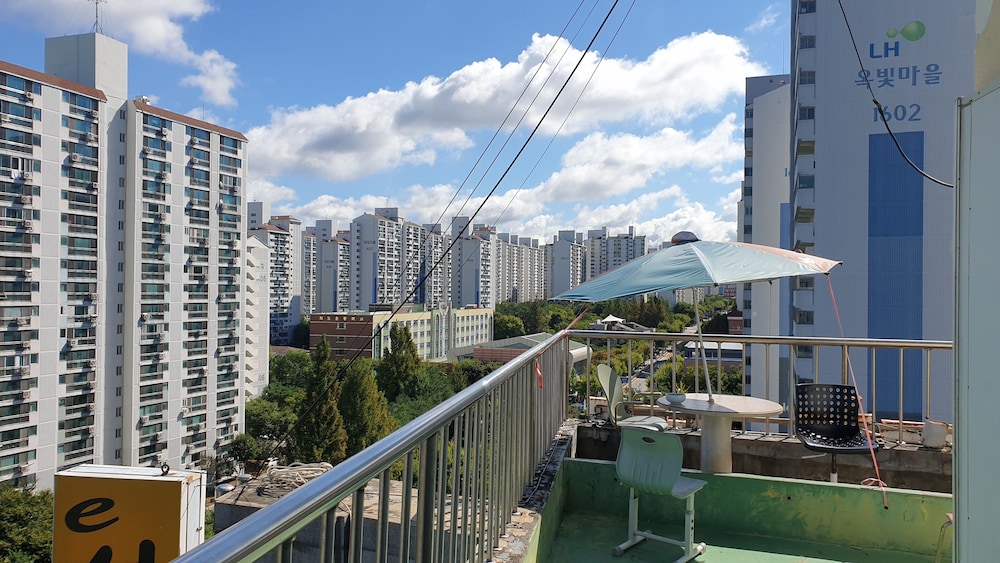 Basic Single Room, City View photo 3