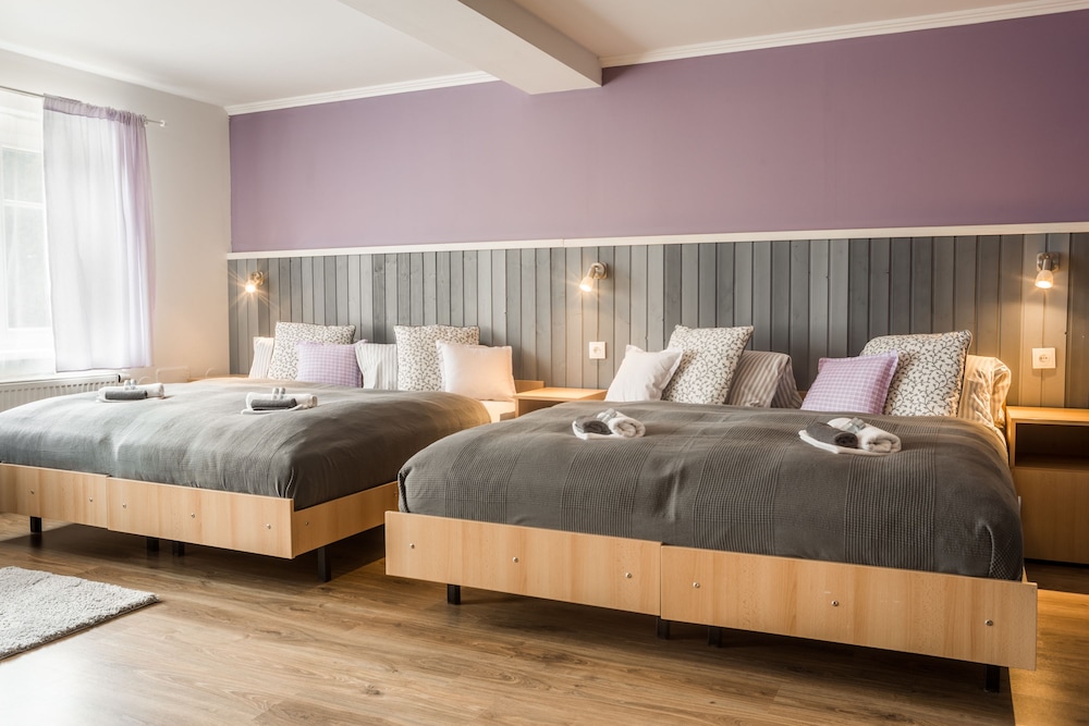 Economy Studio, Multiple Beds
