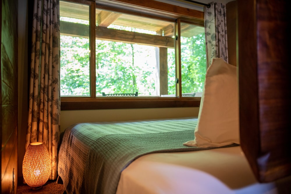 Romantic Cottage, 1 King Bed, Non Smoking (Sienna Cottage) photo 3