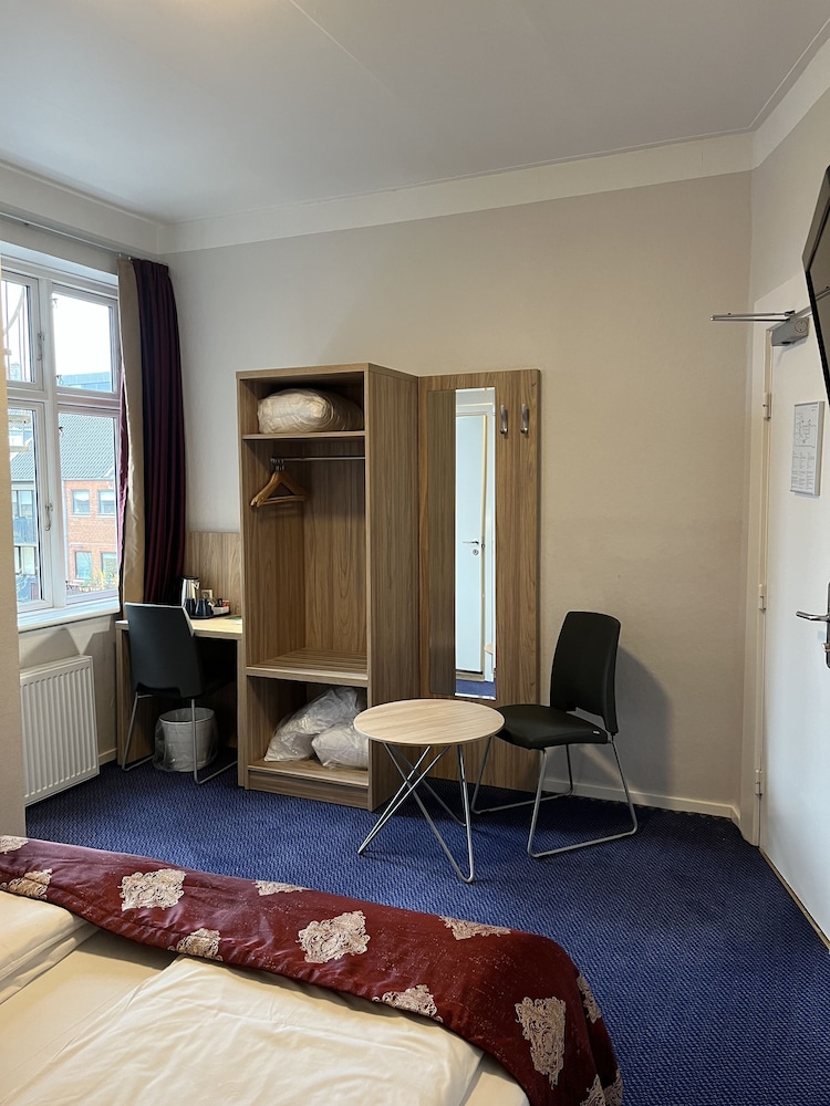 Small Double Room with Queen Bed (Bed 140 cm wide)