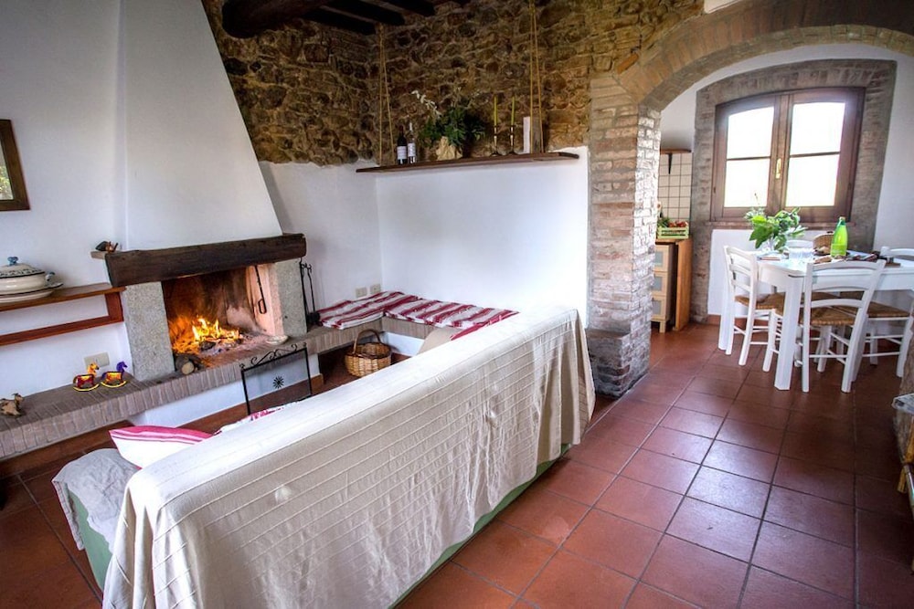 Romantic Duplex, 1 Queen Bed with Sofa bed, Fireplace, Pool View photo 1