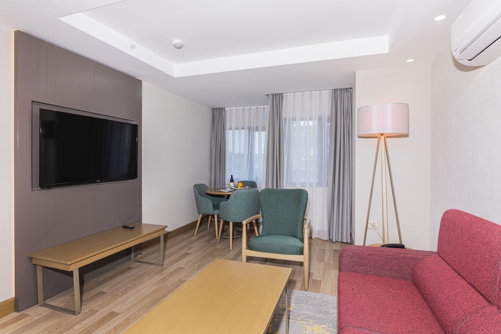 Available room thumbnail 5