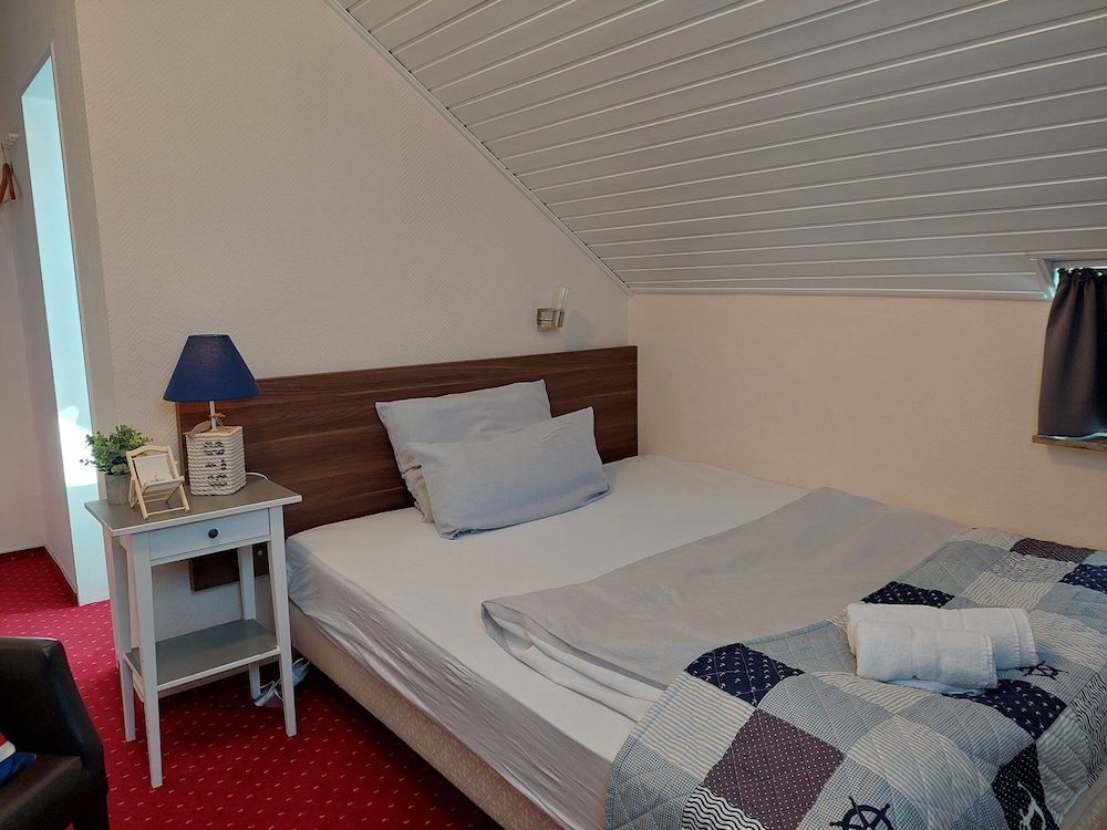Basic Single Room photo 2