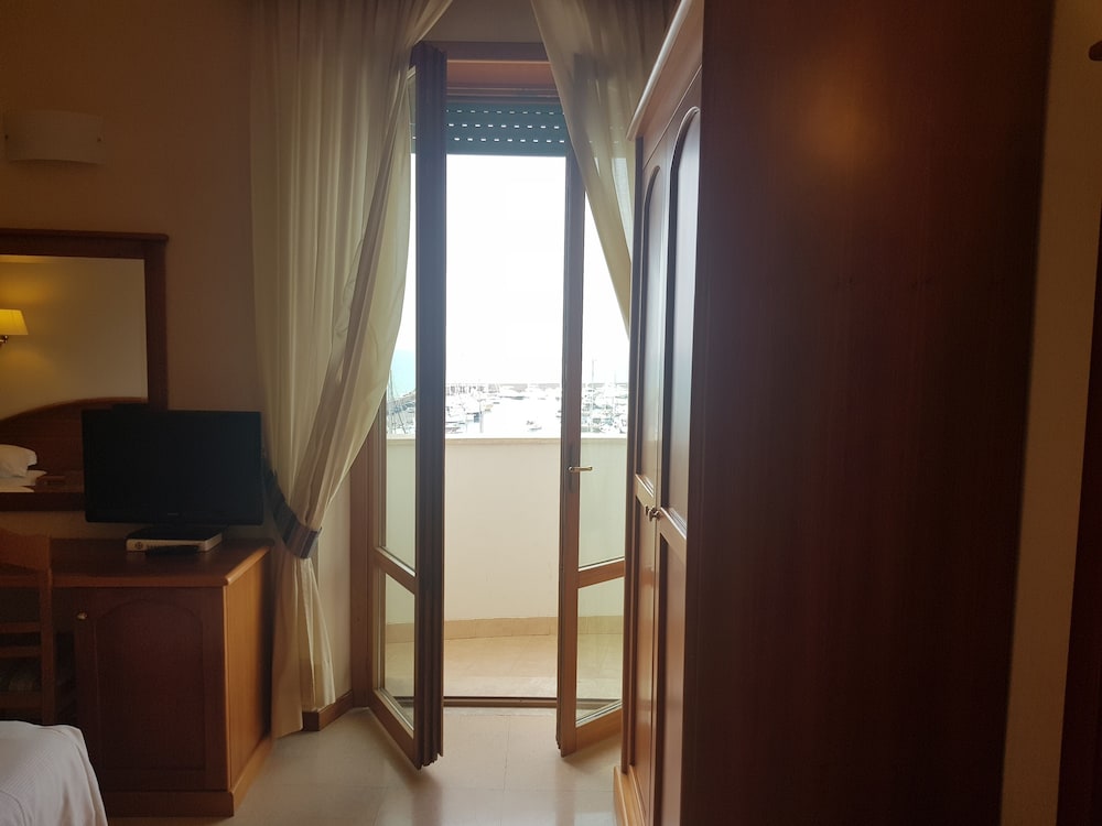 Deluxe Double Room, Sea View photo 2